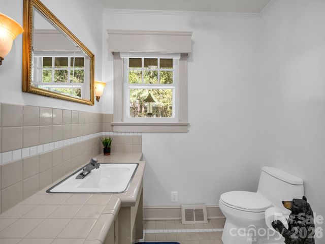 110 Chariton Avenue, Hendersonville, NC 28739