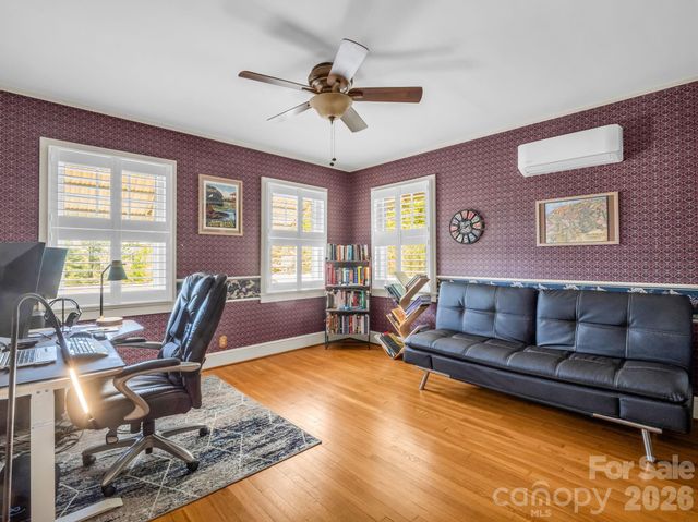 110 Chariton Avenue, Hendersonville, NC 28739
