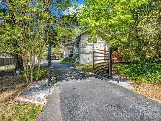 110 Chariton Avenue, Hendersonville, NC 28739