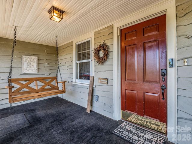 110 Chariton Avenue, Hendersonville, NC 28739