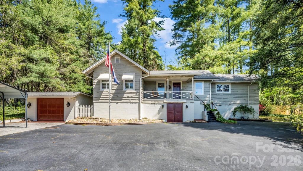 110 Chariton Avenue, Hendersonville, NC 28739