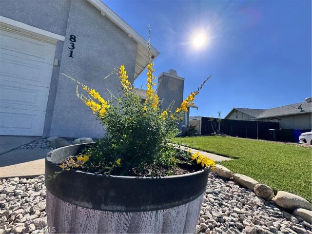 831 W Cerritos, Rialto, CA 92376