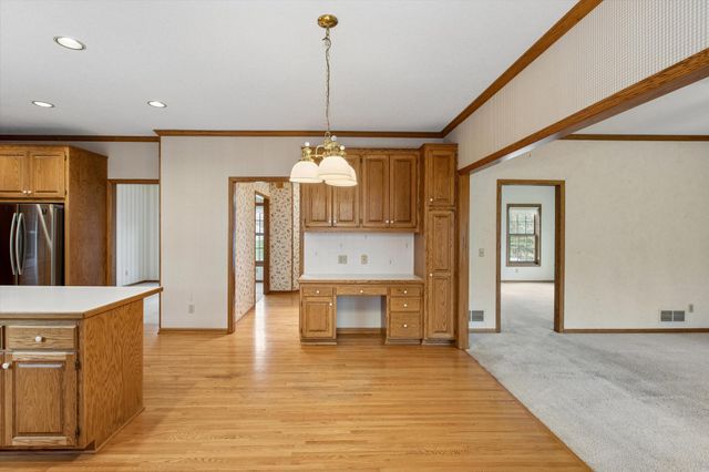 1004 Walden Court, Burnsville, MN 55337