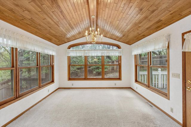 1004 Walden Court, Burnsville, MN 55337