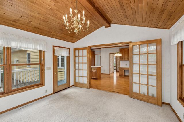 1004 Walden Court, Burnsville, MN 55337