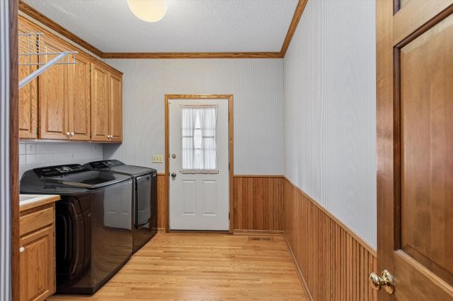 1004 Walden Court, Burnsville, MN 55337