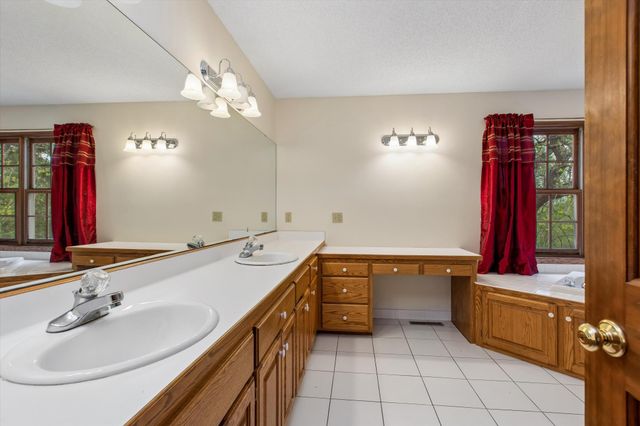 1004 Walden Court, Burnsville, MN 55337