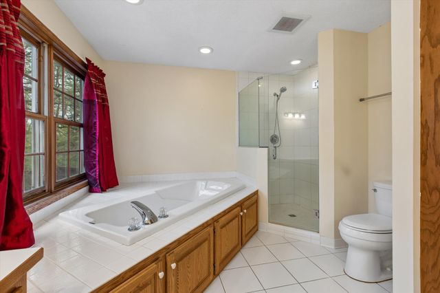 1004 Walden Court, Burnsville, MN 55337