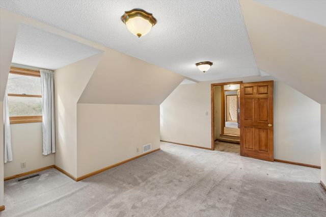 1004 Walden Court, Burnsville, MN 55337