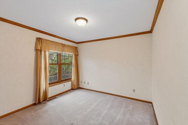 1004 Walden Court, Burnsville, MN 55337