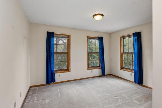 1004 Walden Court, Burnsville, MN 55337