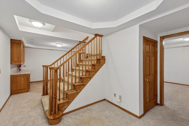 1004 Walden Court, Burnsville, MN 55337