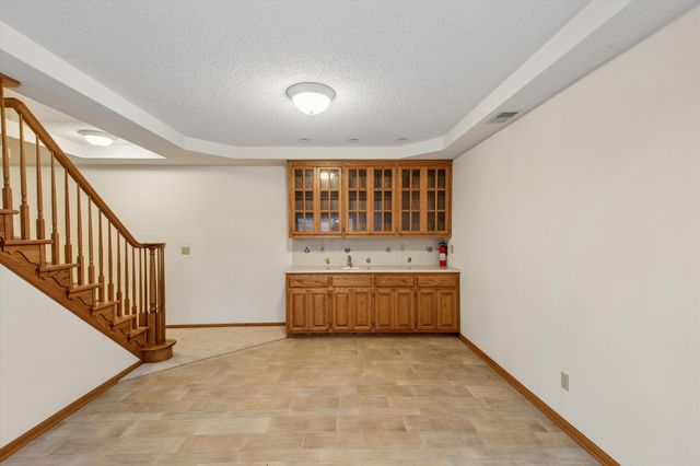 1004 Walden Court, Burnsville, MN 55337