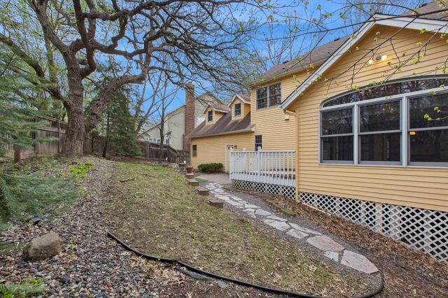 1004 Walden Court, Burnsville, MN 55337