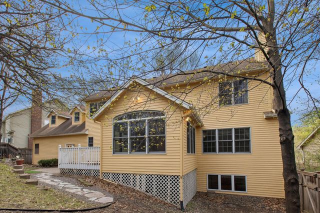 1004 Walden Court, Burnsville, MN 55337