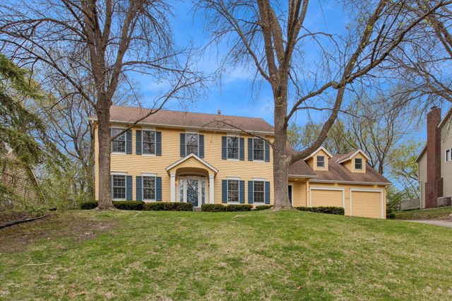 1004 Walden Court, Burnsville, MN 55337