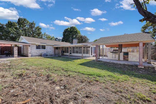 513 Colonial Drive, Garland, TX 75043