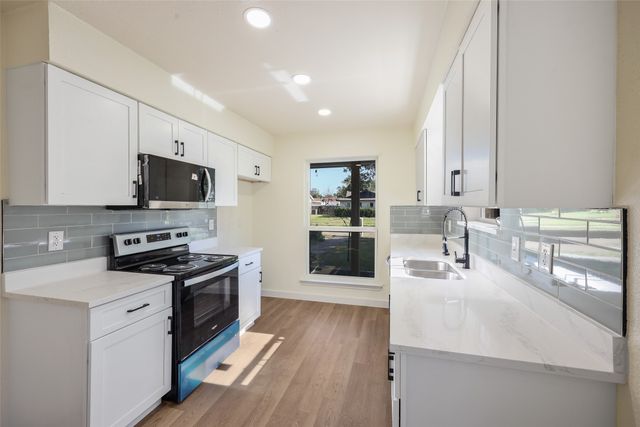 513 Colonial Drive, Garland, TX 75043