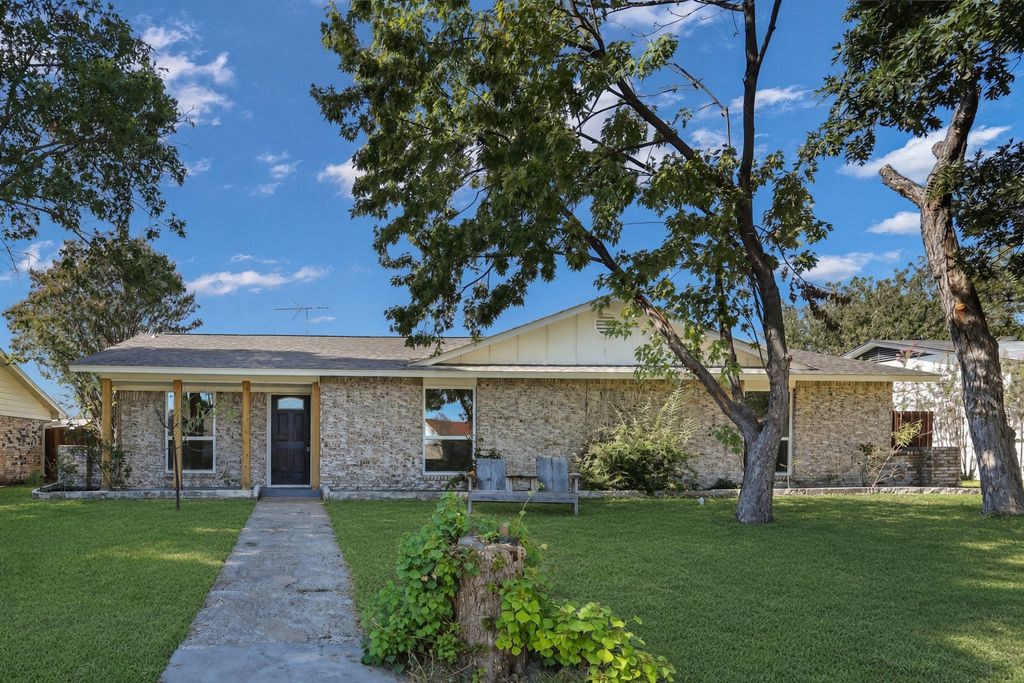 513 Colonial Drive, Garland, TX 75043