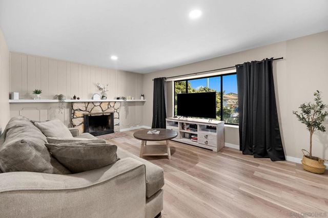10124 Three Oaks Way, Santee, CA 92071