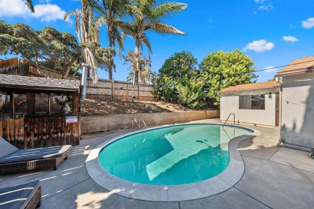 10124 Three Oaks Way, Santee, CA 92071
