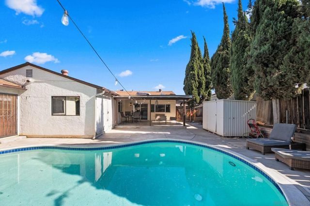 10124 Three Oaks Way, Santee, CA 92071