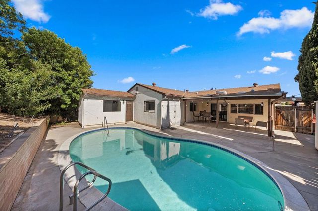 10124 Three Oaks Way, Santee, CA 92071