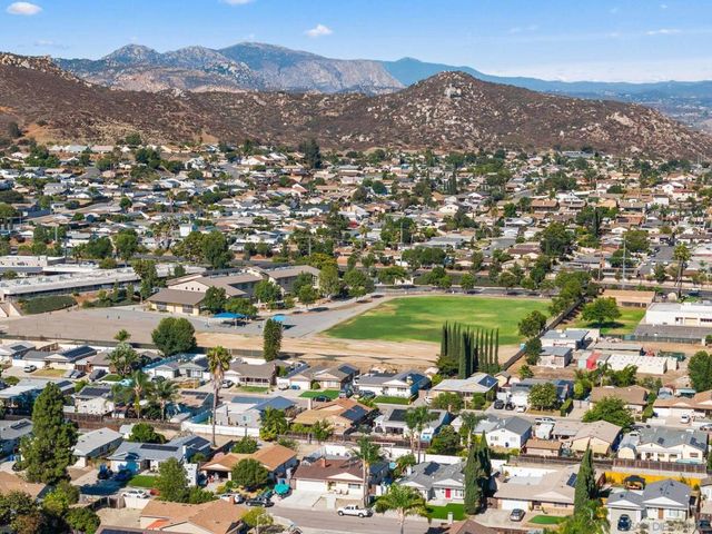 10124 Three Oaks Way, Santee, CA 92071