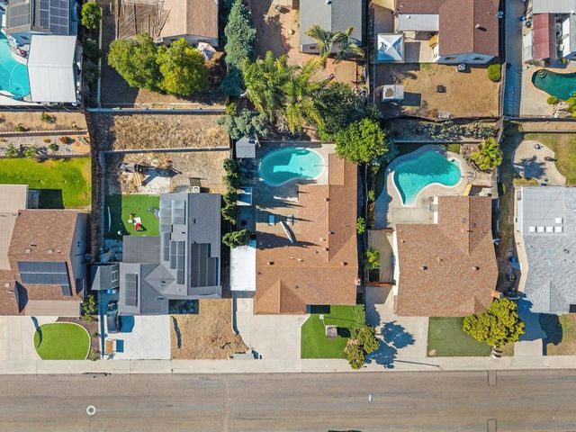 10124 Three Oaks Way, Santee, CA 92071