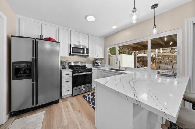 10124 Three Oaks Way, Santee, CA 92071