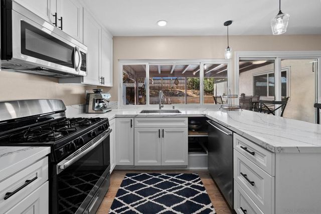 10124 Three Oaks Way, Santee, CA 92071