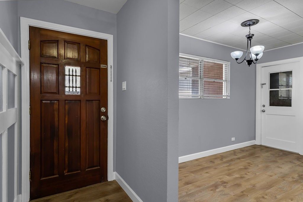 317 S Chiltipin St, Sinton, TX 78387 — photo 3