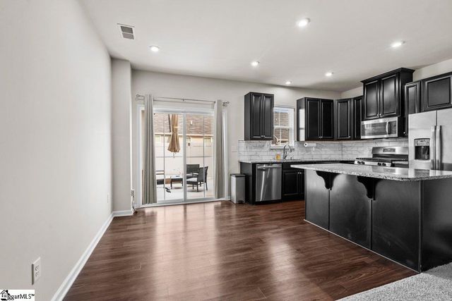 32 Country Dale Drive, Greer, SC 29650