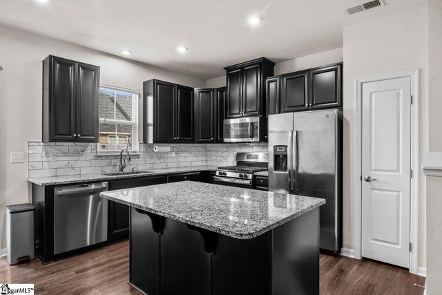 32 Country Dale Drive, Greer, SC 29650