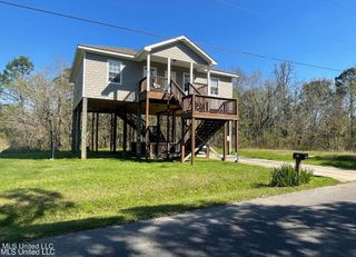6102 Lepoma Avenue, Biloxi, MS 39532