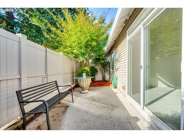 8021 Ne 22ND St, Vancouver, WA 98664