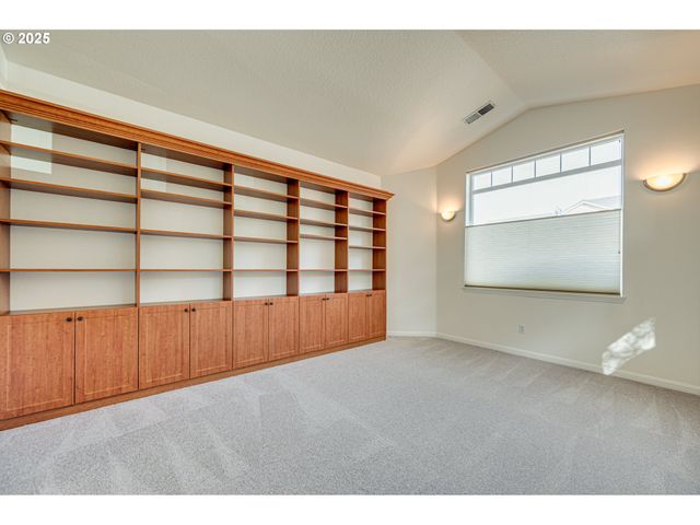 8021 Ne 22ND St, Vancouver, WA 98664