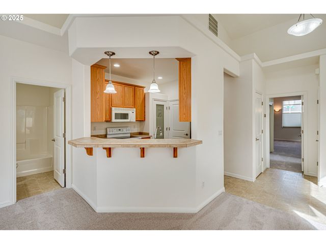 8021 Ne 22ND St, Vancouver, WA 98664