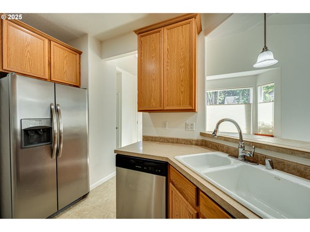 8021 Ne 22ND St, Vancouver, WA 98664