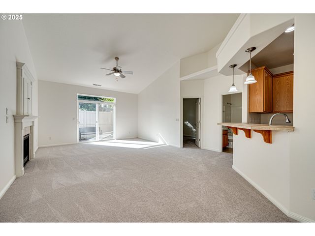 8021 Ne 22ND St, Vancouver, WA 98664