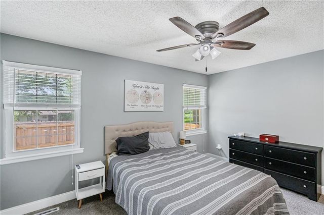 716 Redwood Lane, Blue Springs, MO 64014