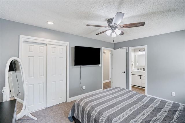 716 Redwood Lane, Blue Springs, MO 64014