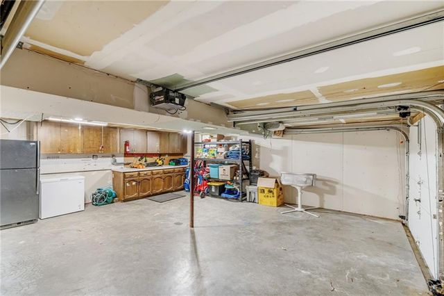 716 Redwood Lane, Blue Springs, MO 64014