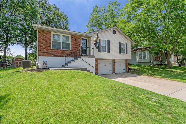 716 Redwood Lane, Blue Springs, MO 64014
