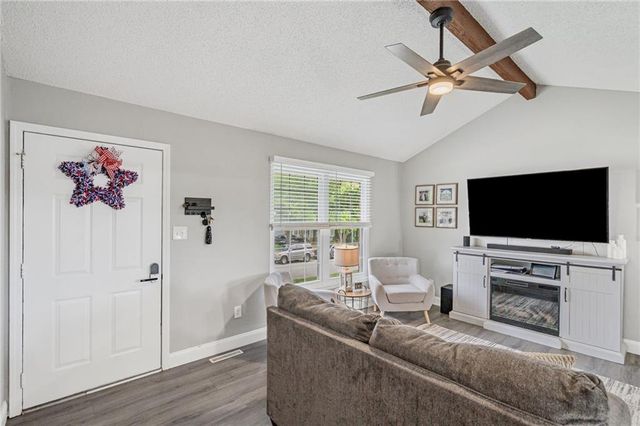 716 Redwood Lane, Blue Springs, MO 64014