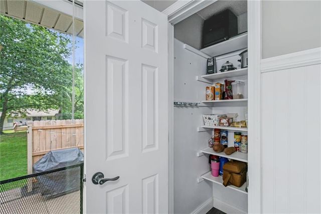 716 Redwood Lane, Blue Springs, MO 64014
