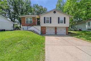 716 Redwood Lane, Blue Springs, MO 64014
