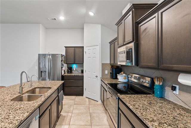 9441 English Oak Dr, Corpus Christi, TX 78410