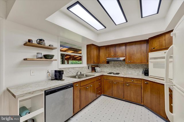 81 E COLLEGE AVE, Wernersville, PA 19565