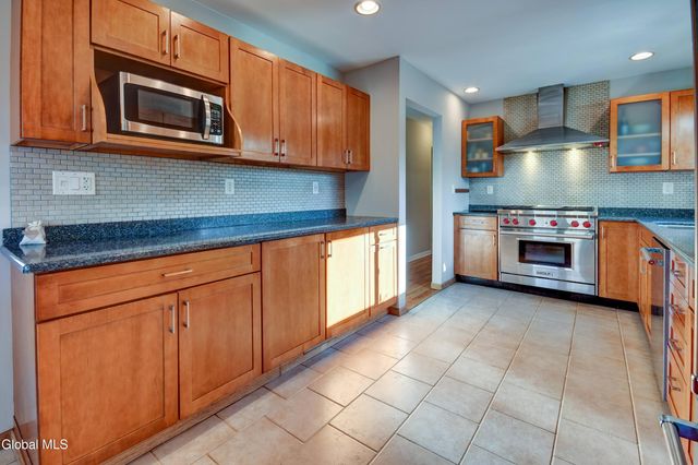 6 Jo Ann Court, Colonie, NY 12205